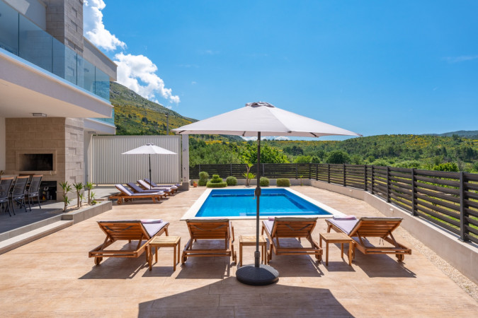 Modern VILLA TANICIUS, 4 en-suite bedrooms, perfect for families, Villa Tanicius with heated pool, gym, and sauna, Srinjine, Dalmatia, Croatia Srinjine, Split
